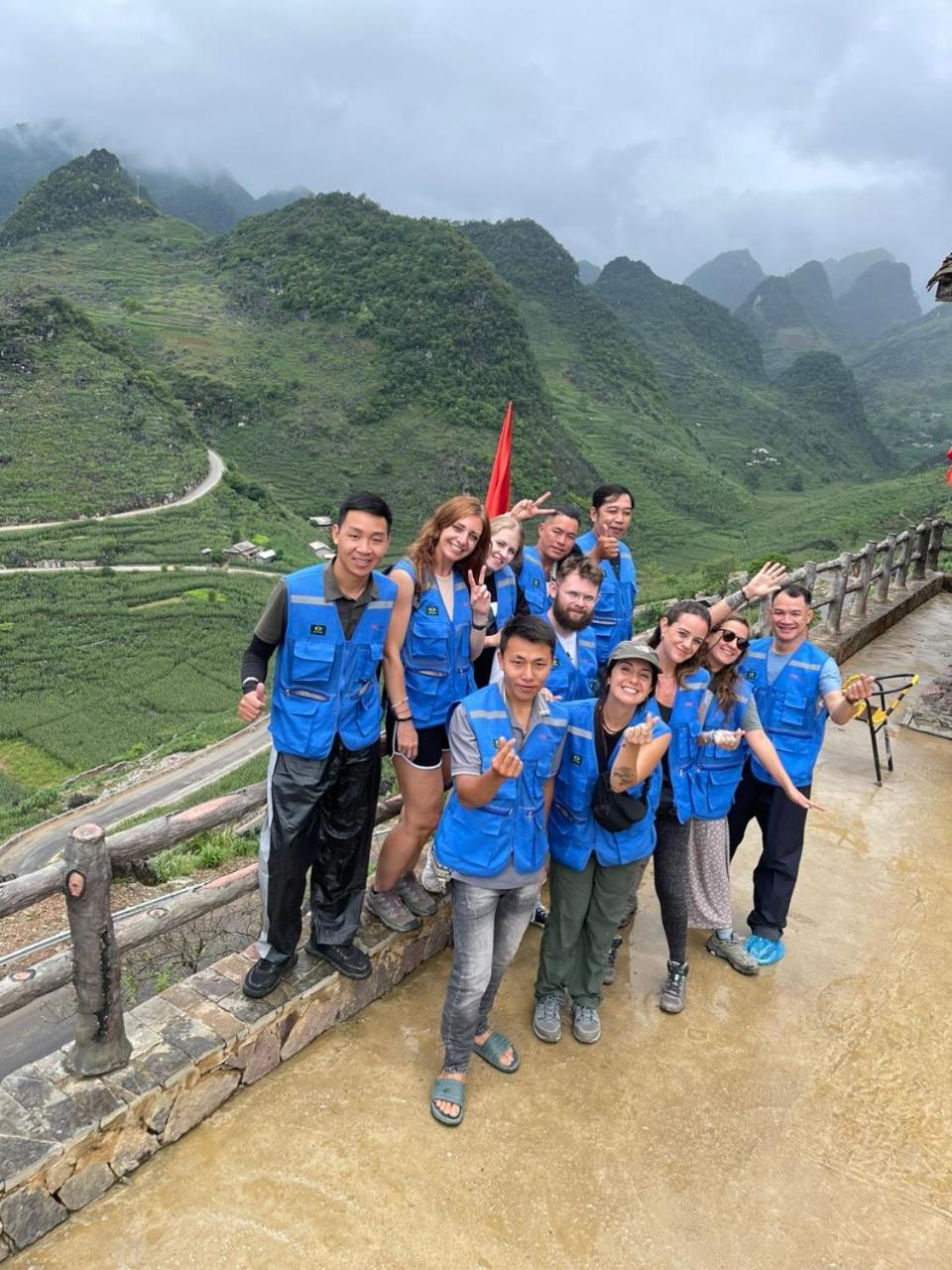 Готель Yolo Ha Giang Adventures, Motorbike And Loop Tours Екстер'єр фото