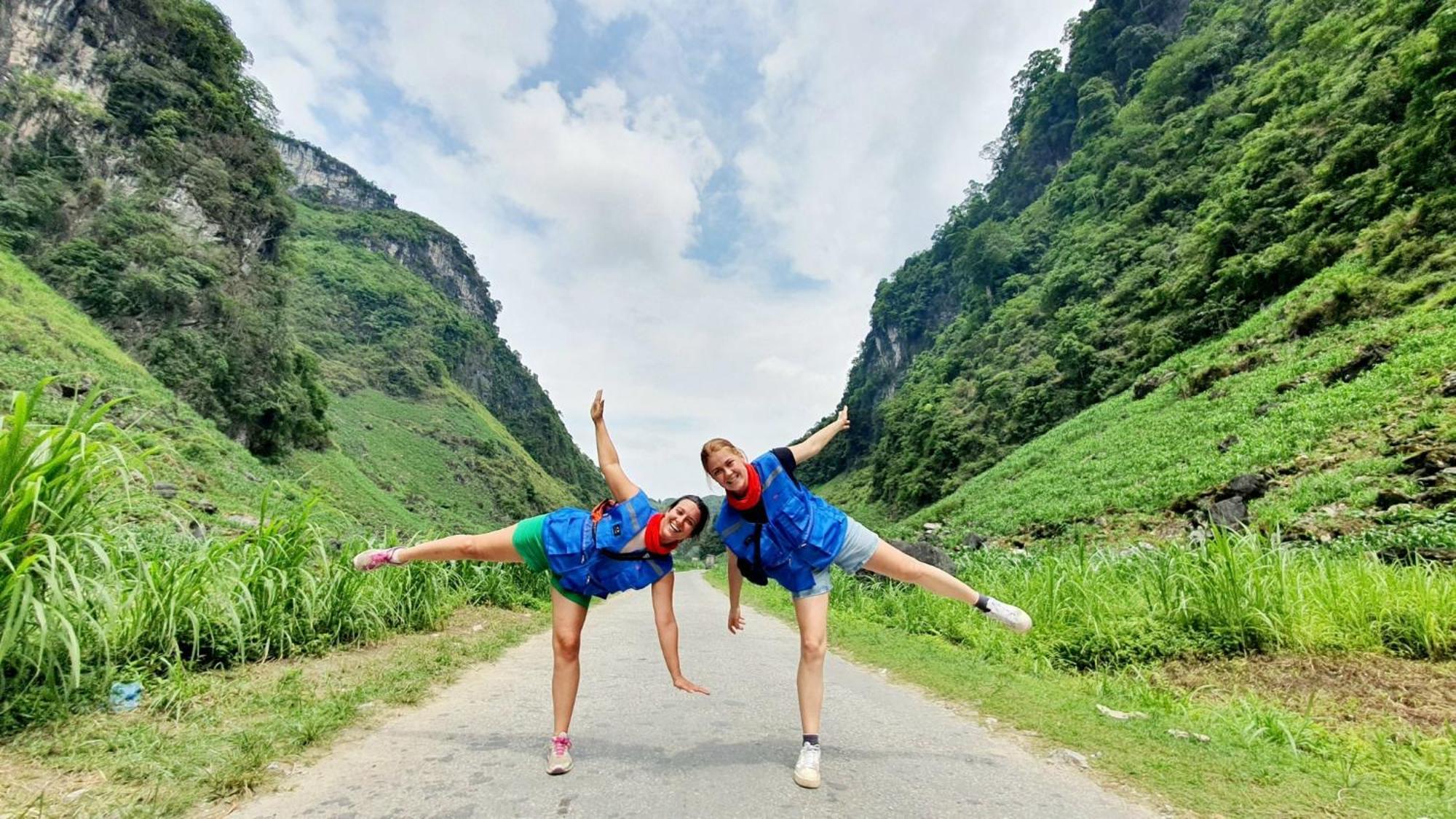 Готель Yolo Ha Giang Adventures, Motorbike And Loop Tours Екстер'єр фото