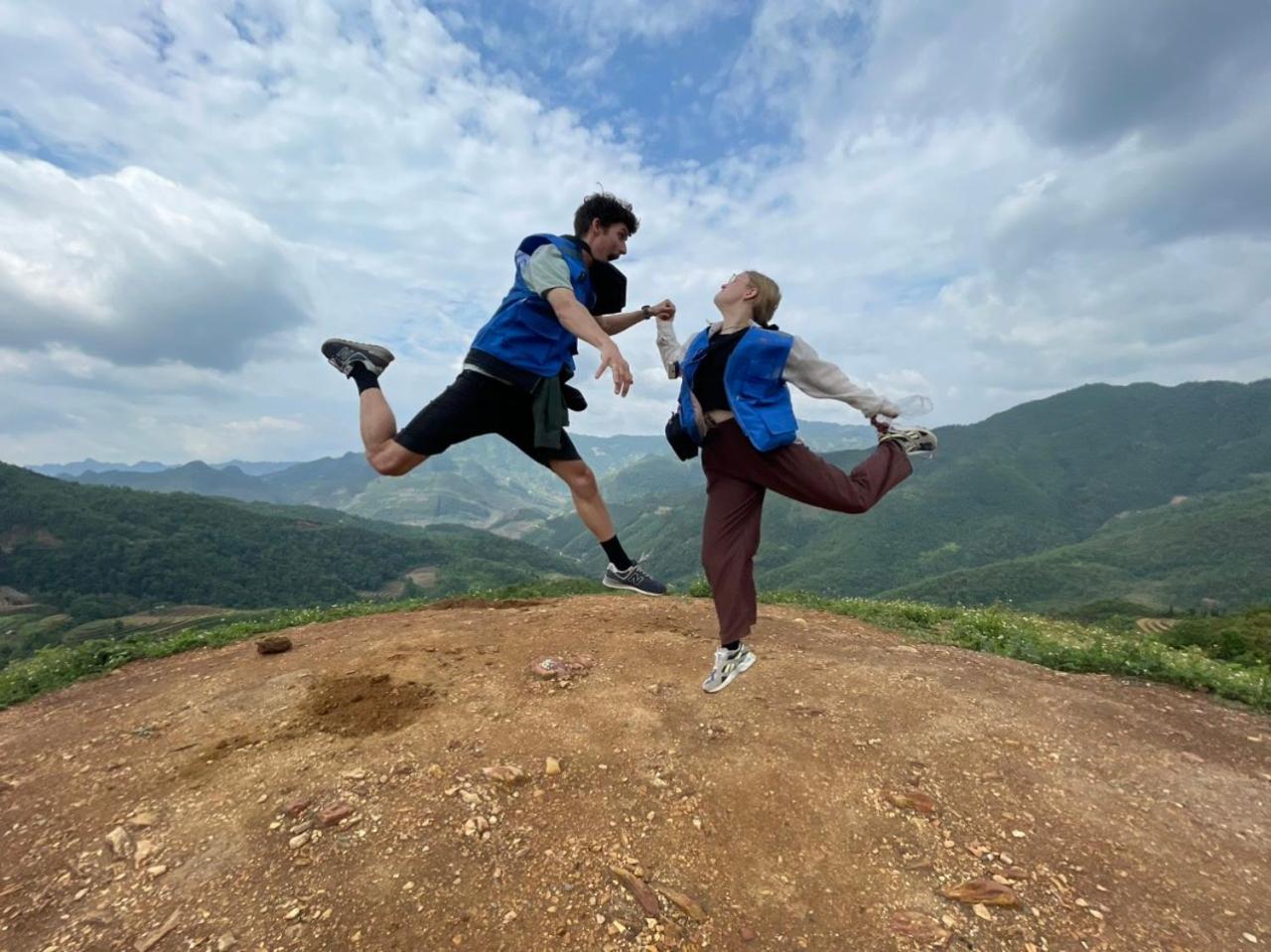 Готель Yolo Ha Giang Adventures, Motorbike And Loop Tours Екстер'єр фото