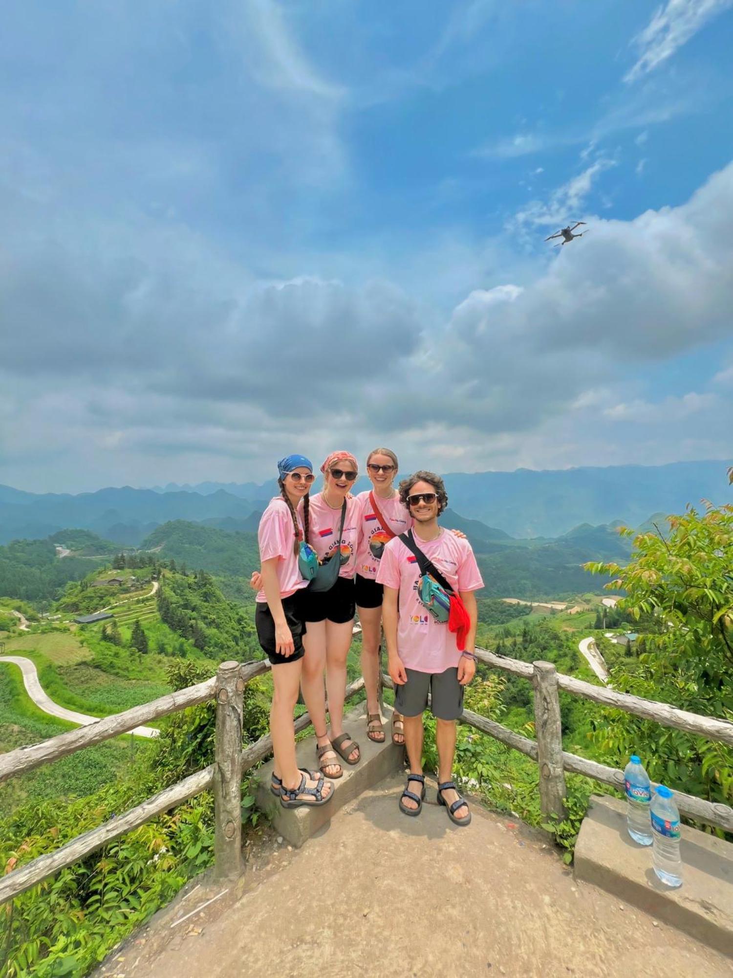 Готель Yolo Ha Giang Adventures, Motorbike And Loop Tours Екстер'єр фото