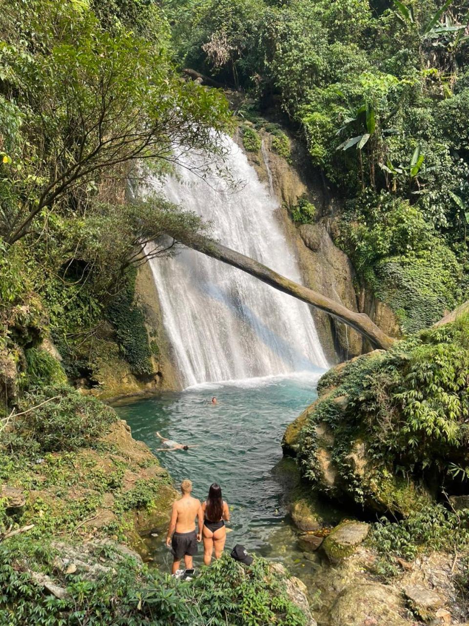 Готель Yolo Ha Giang Adventures, Motorbike And Loop Tours Екстер'єр фото