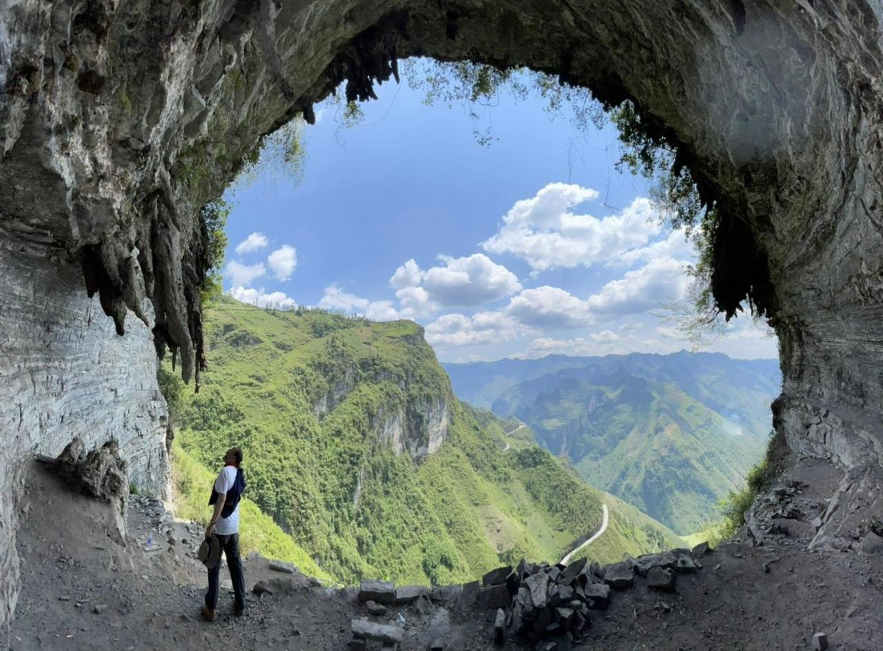 Готель Yolo Ha Giang Adventures, Motorbike And Loop Tours Екстер'єр фото