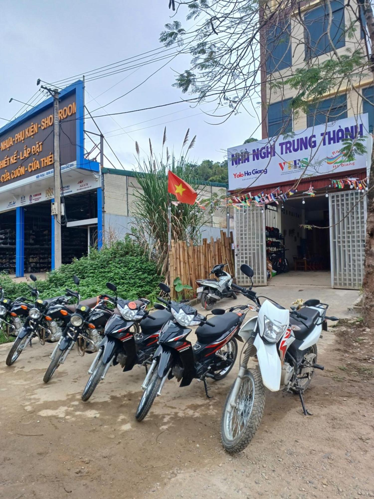 Готель Yolo Ha Giang Adventures, Motorbike And Loop Tours Екстер'єр фото