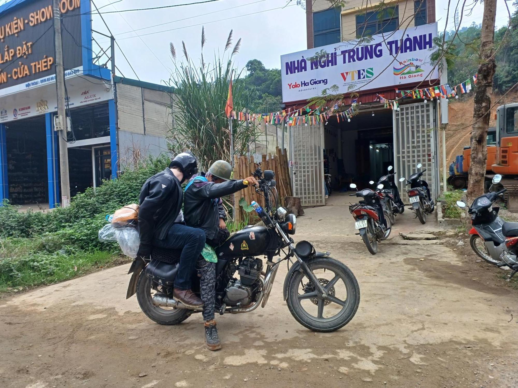 Готель Yolo Ha Giang Adventures, Motorbike And Loop Tours Екстер'єр фото