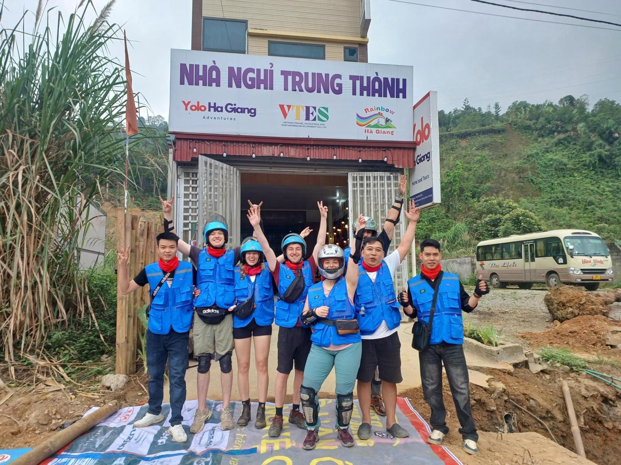 Готель Yolo Ha Giang Adventures, Motorbike And Loop Tours Екстер'єр фото