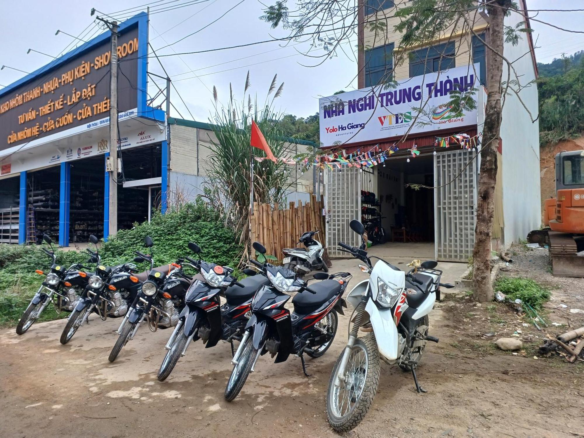 Готель Yolo Ha Giang Adventures, Motorbike And Loop Tours Екстер'єр фото