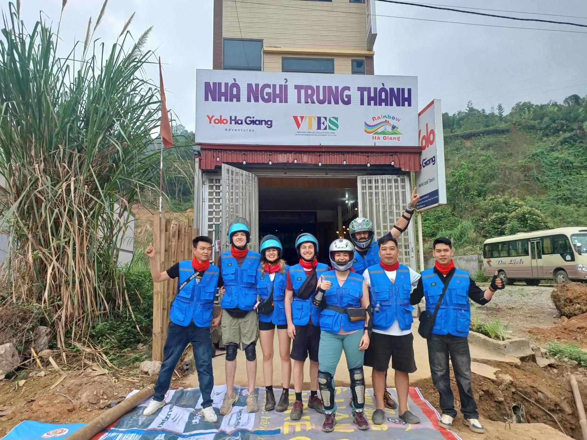 Готель Yolo Ha Giang Adventures, Motorbike And Loop Tours Екстер'єр фото