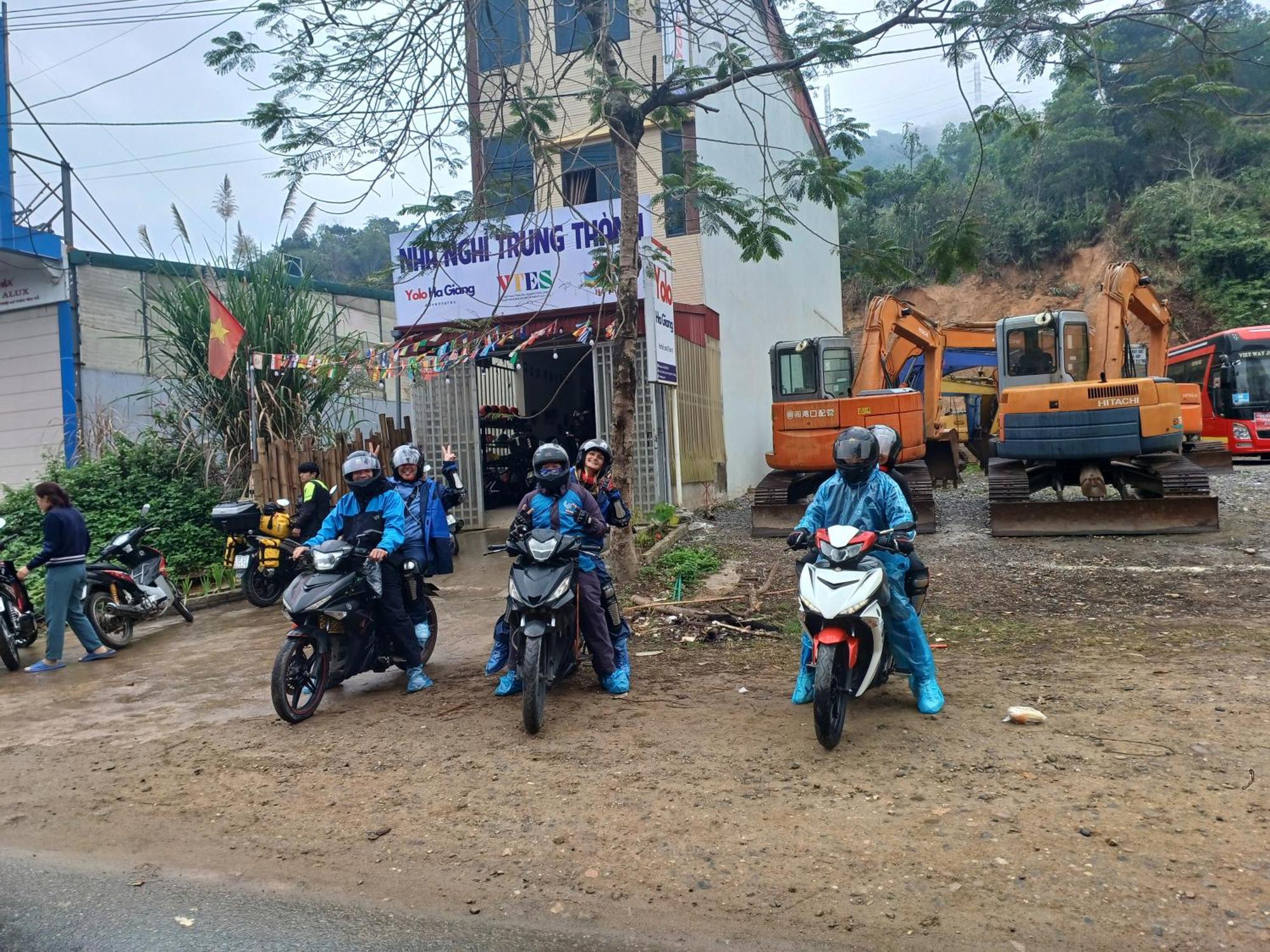 Готель Yolo Ha Giang Adventures, Motorbike And Loop Tours Екстер'єр фото