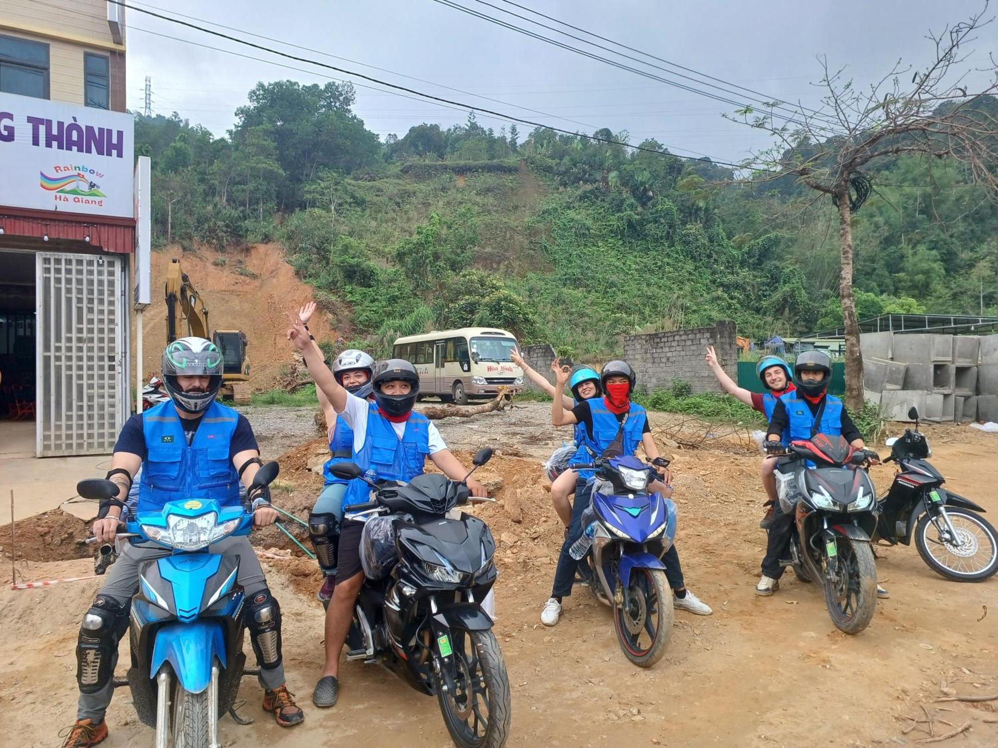 Готель Yolo Ha Giang Adventures, Motorbike And Loop Tours Екстер'єр фото