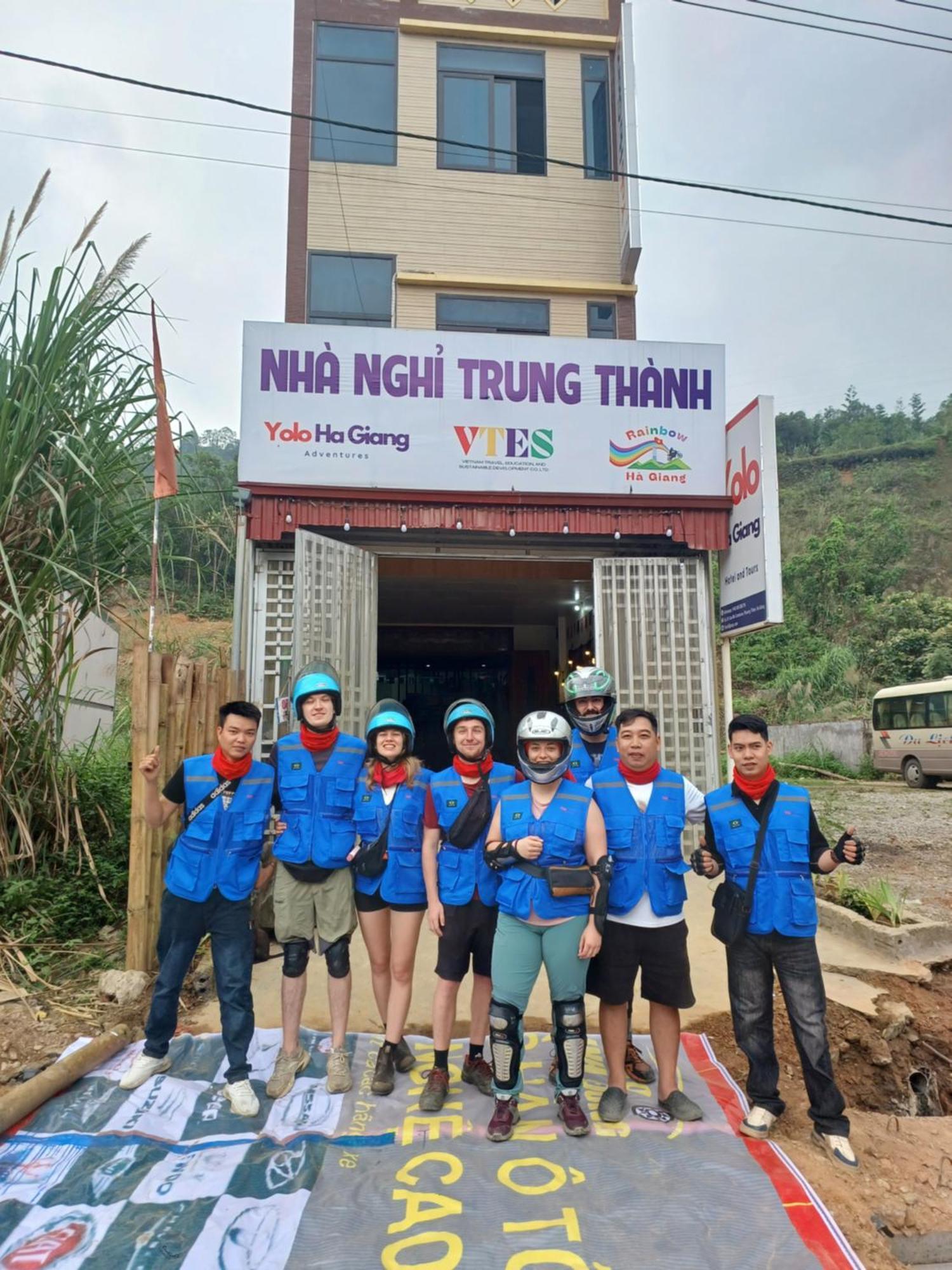 Готель Yolo Ha Giang Adventures, Motorbike And Loop Tours Екстер'єр фото