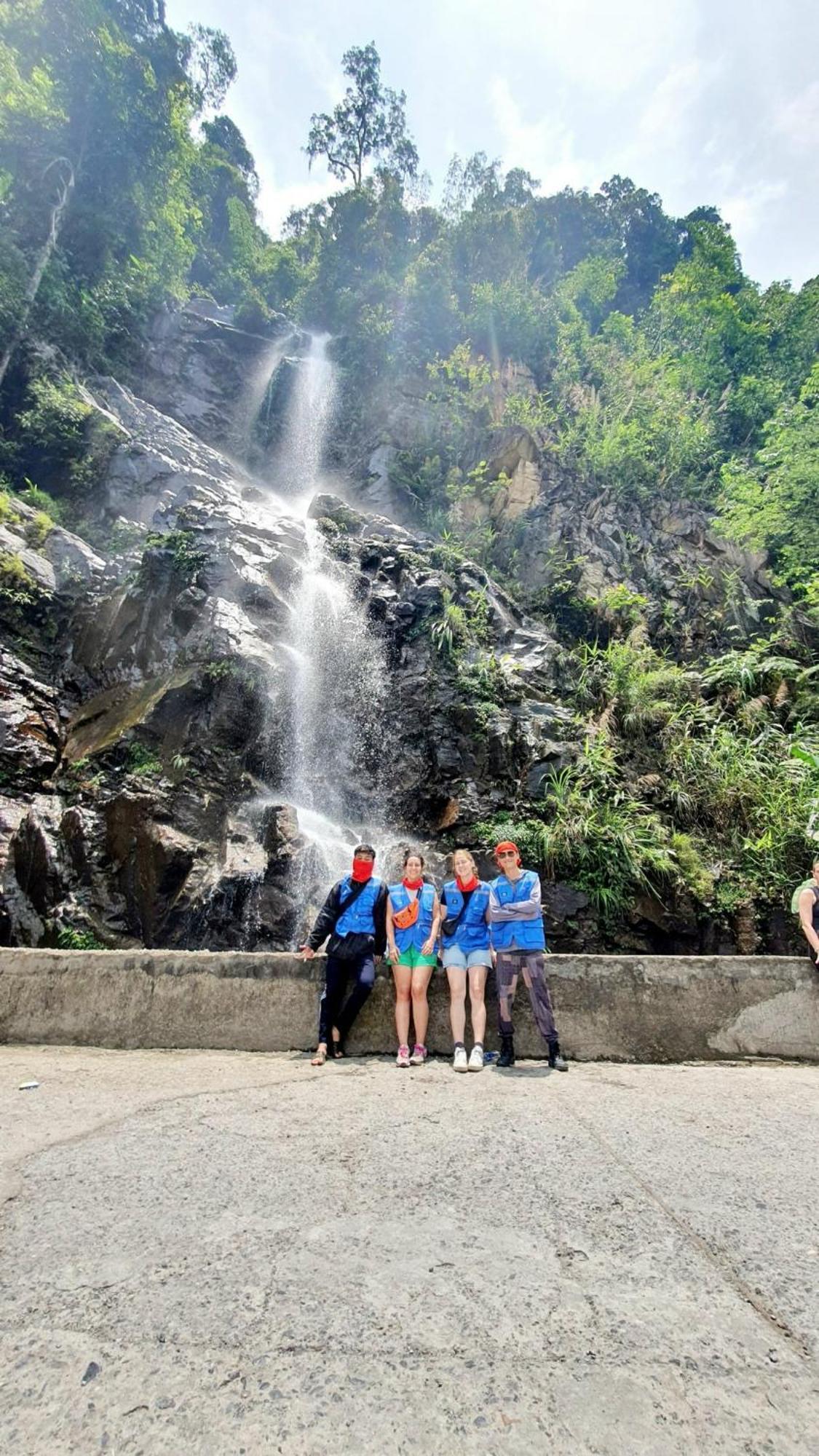 Готель Yolo Ha Giang Adventures, Motorbike And Loop Tours Екстер'єр фото