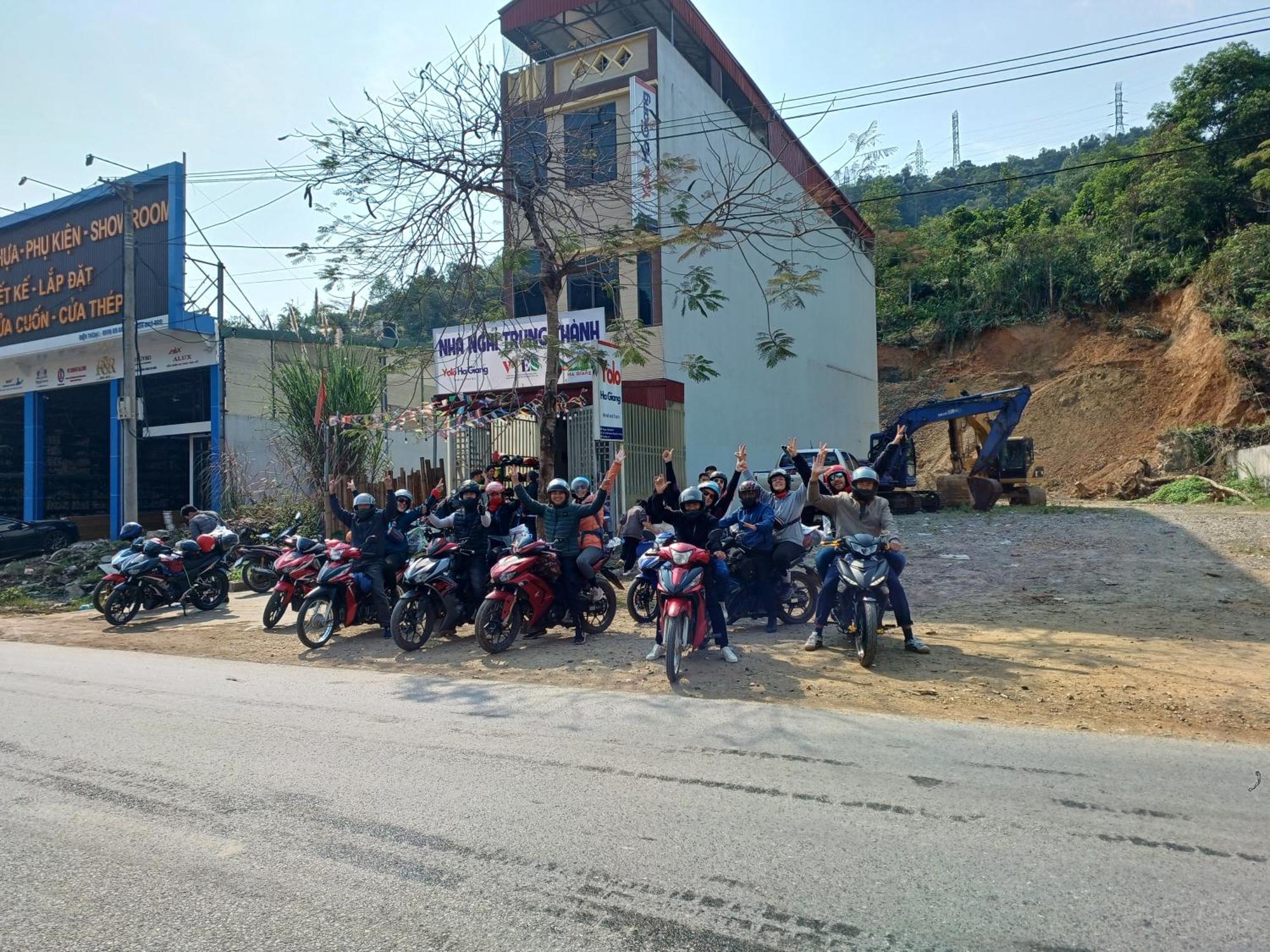 Готель Yolo Ha Giang Adventures, Motorbike And Loop Tours Екстер'єр фото