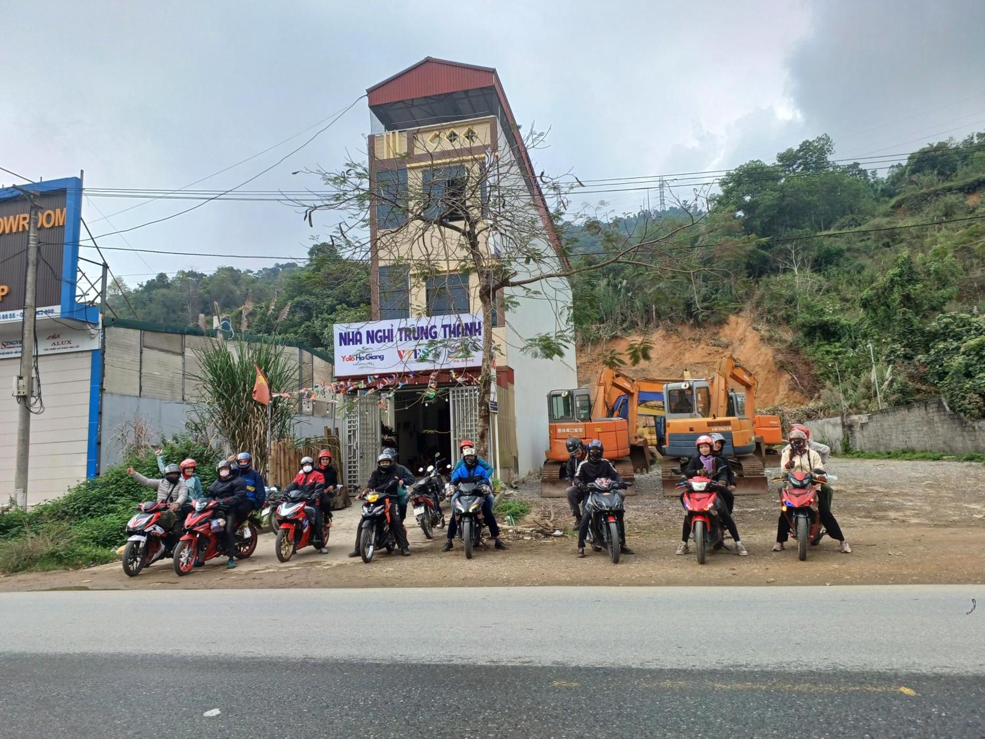 Готель Yolo Ha Giang Adventures, Motorbike And Loop Tours Екстер'єр фото