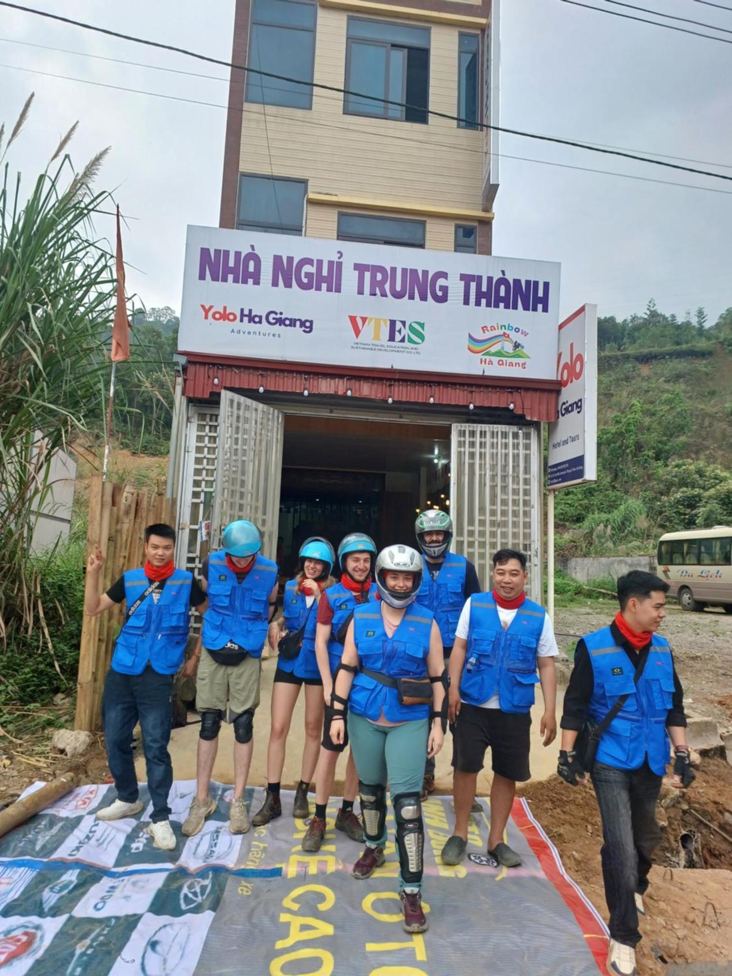 Готель Yolo Ha Giang Adventures, Motorbike And Loop Tours Екстер'єр фото