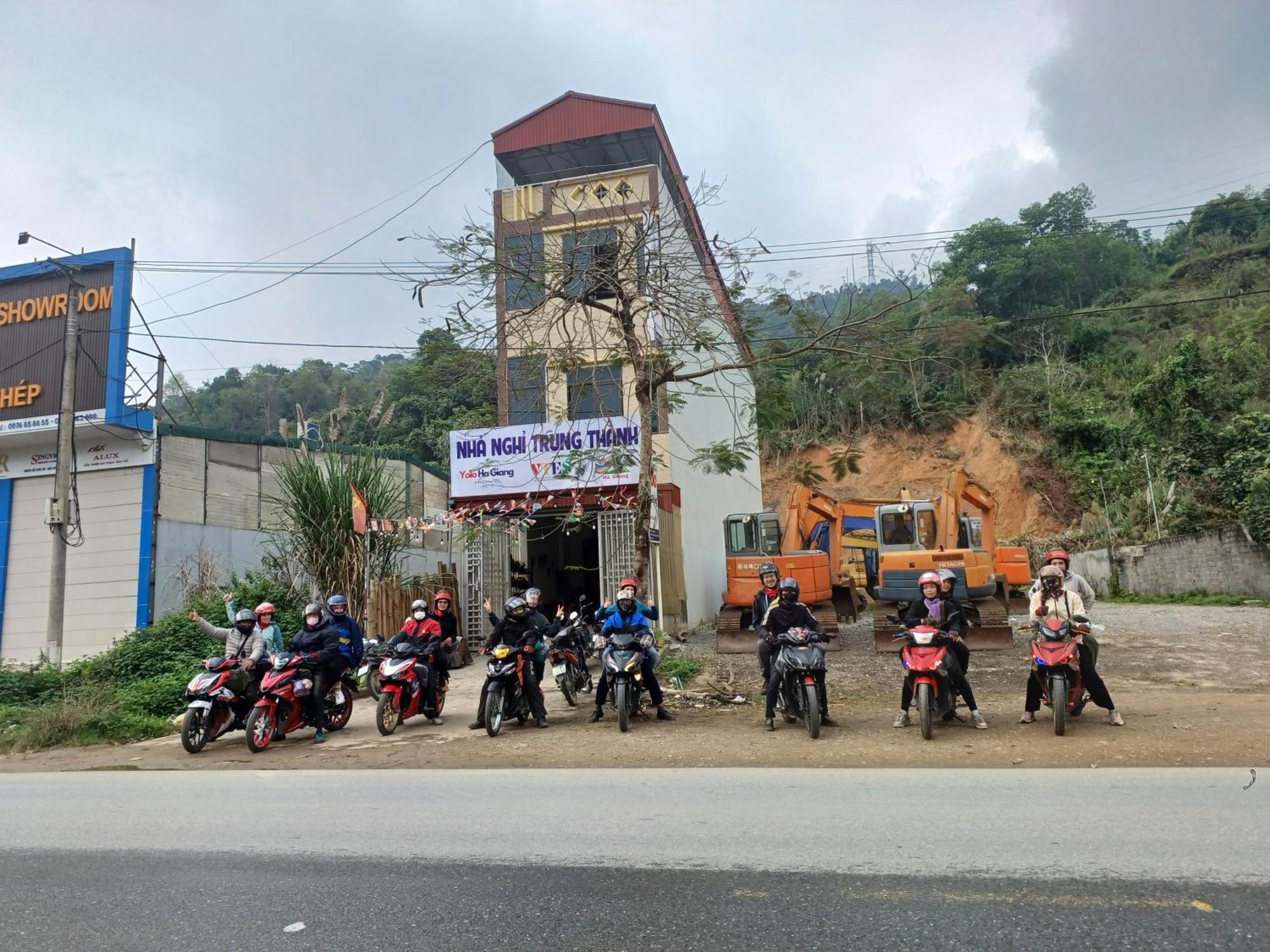 Готель Yolo Ha Giang Adventures, Motorbike And Loop Tours Екстер'єр фото