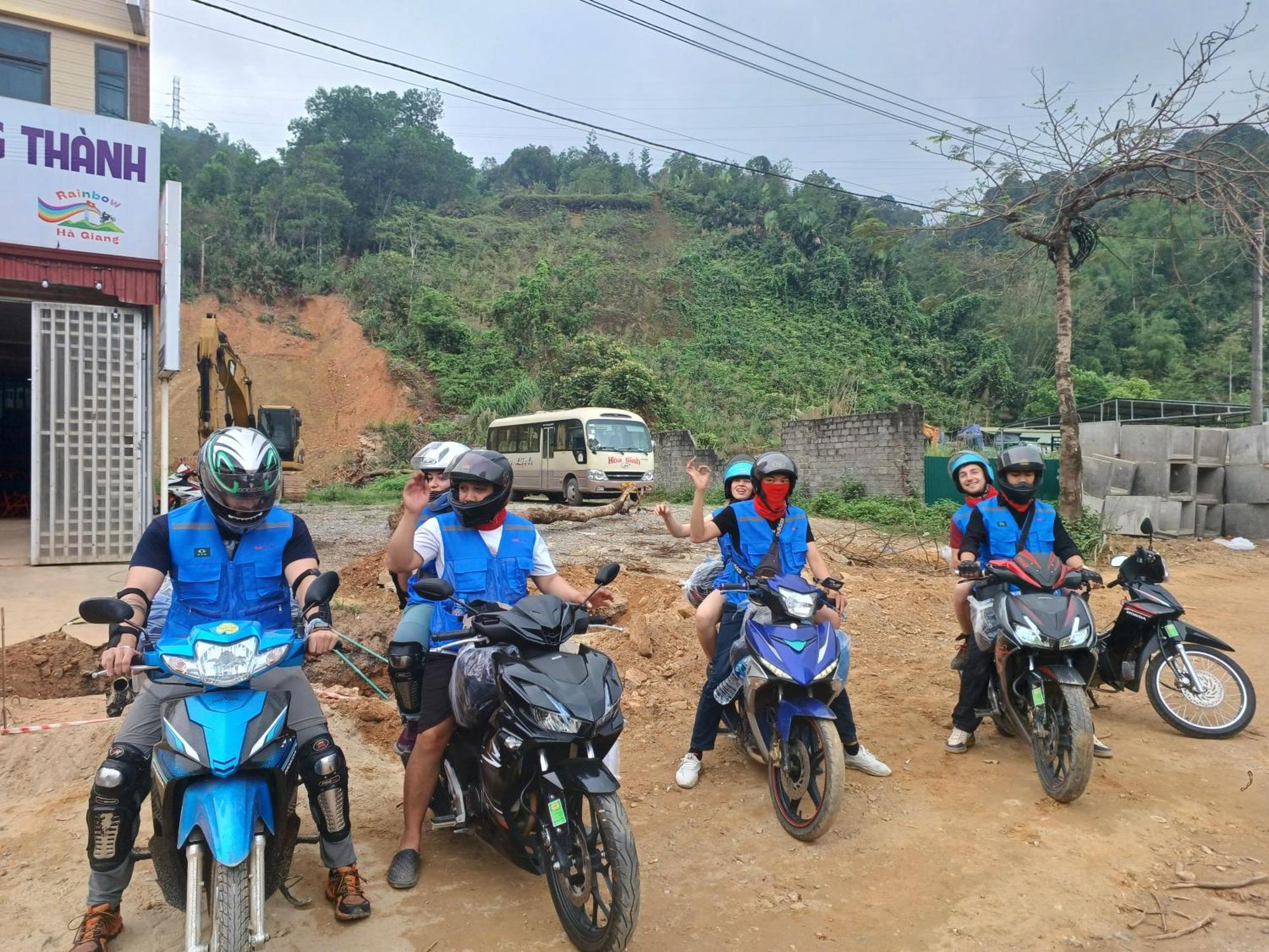 Готель Yolo Ha Giang Adventures, Motorbike And Loop Tours Екстер'єр фото