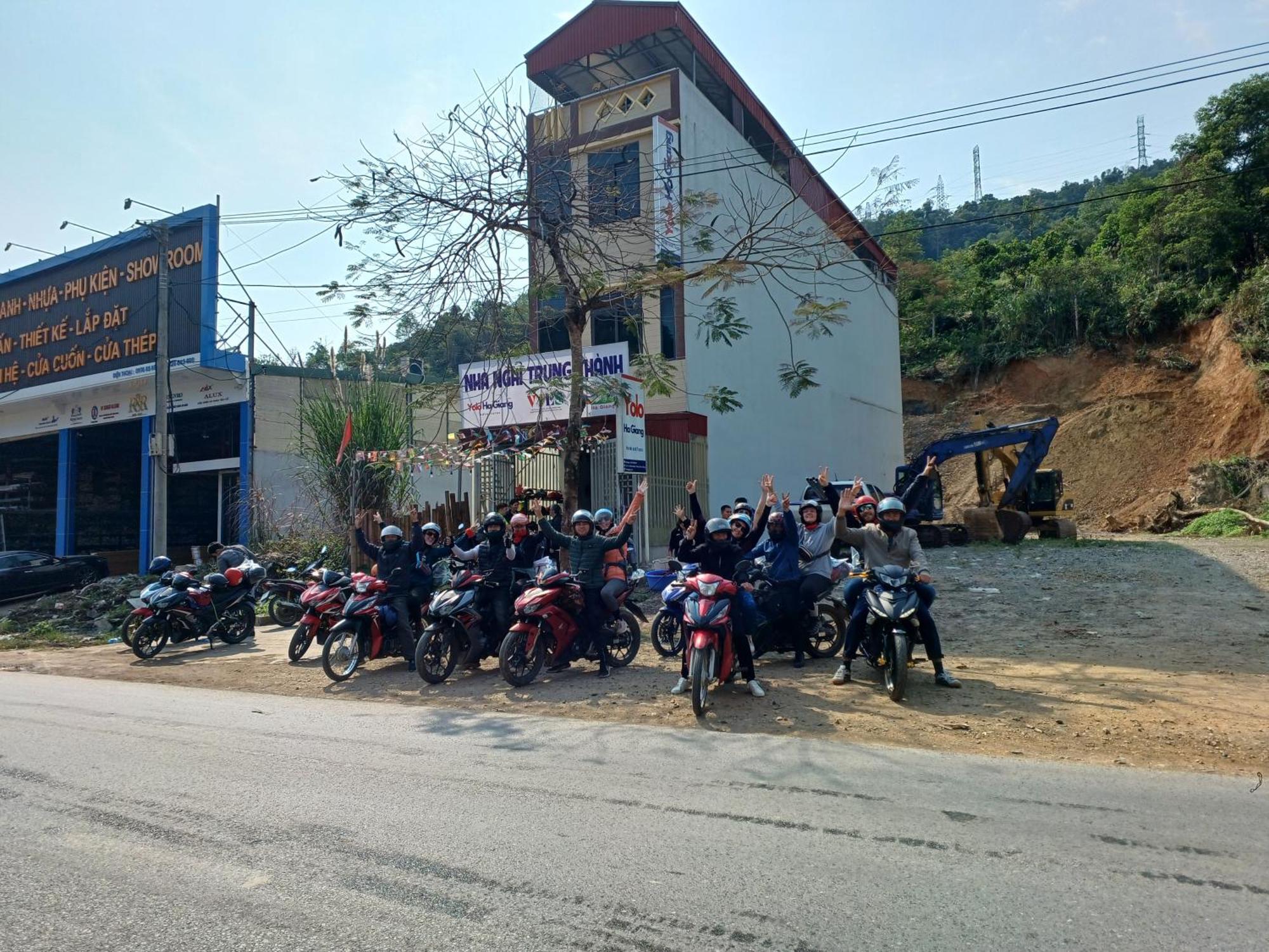 Готель Yolo Ha Giang Adventures, Motorbike And Loop Tours Екстер'єр фото