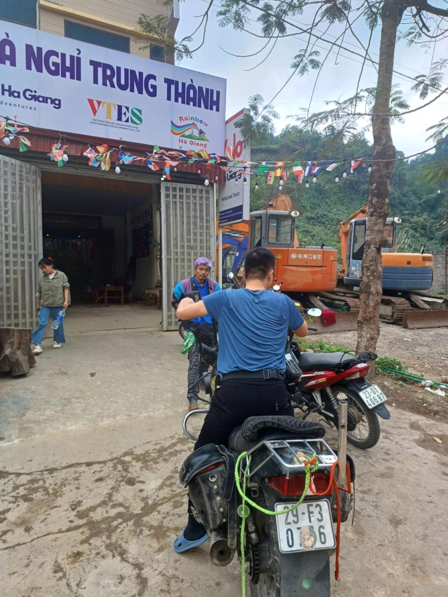 Готель Yolo Ha Giang Adventures, Motorbike And Loop Tours Екстер'єр фото
