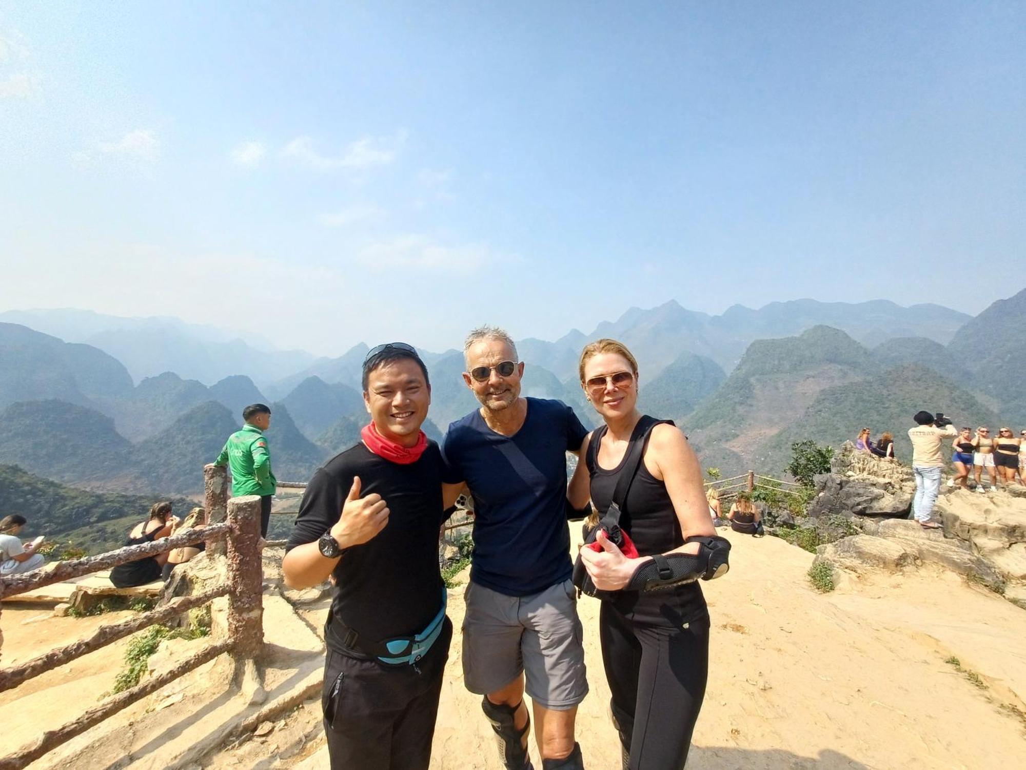 Готель Yolo Ha Giang Adventures, Motorbike And Loop Tours Екстер'єр фото