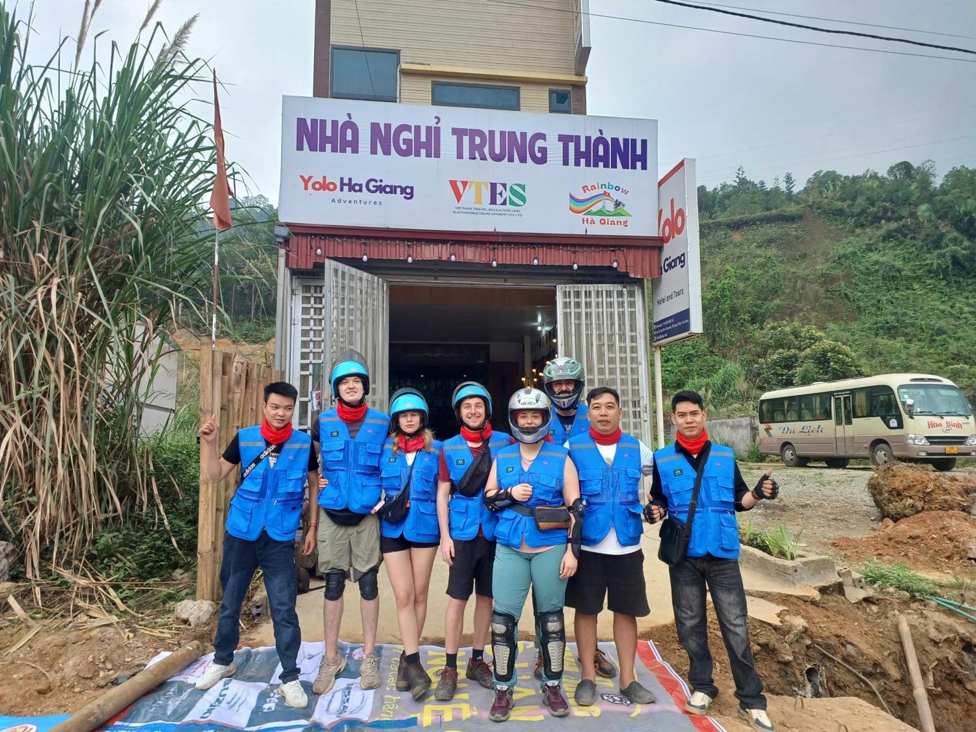 Готель Yolo Ha Giang Adventures, Motorbike And Loop Tours Екстер'єр фото
