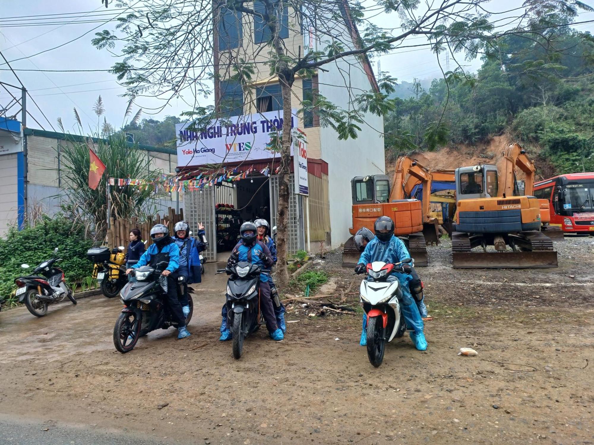 Готель Yolo Ha Giang Adventures, Motorbike And Loop Tours Екстер'єр фото
