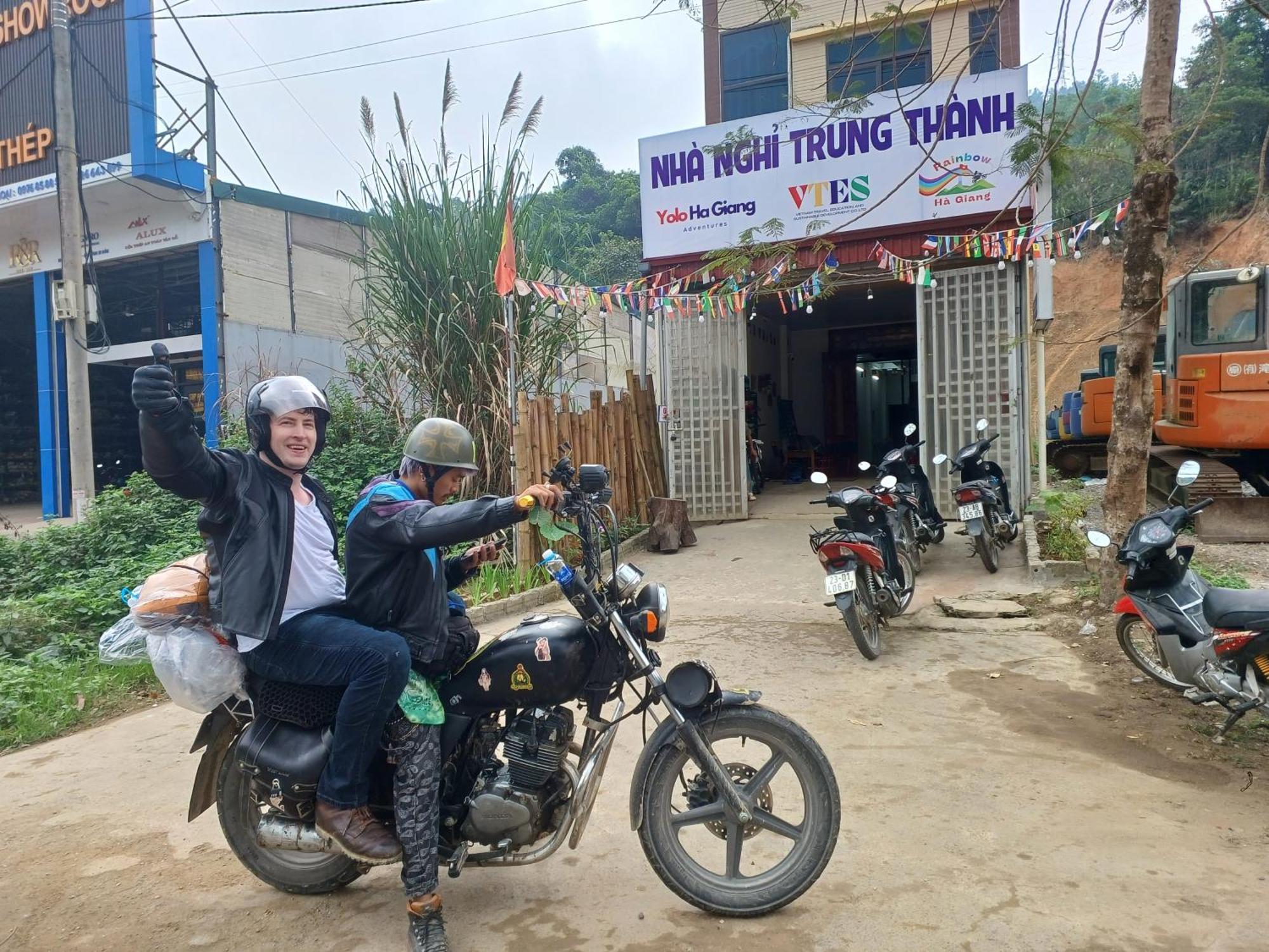Готель Yolo Ha Giang Adventures, Motorbike And Loop Tours Екстер'єр фото