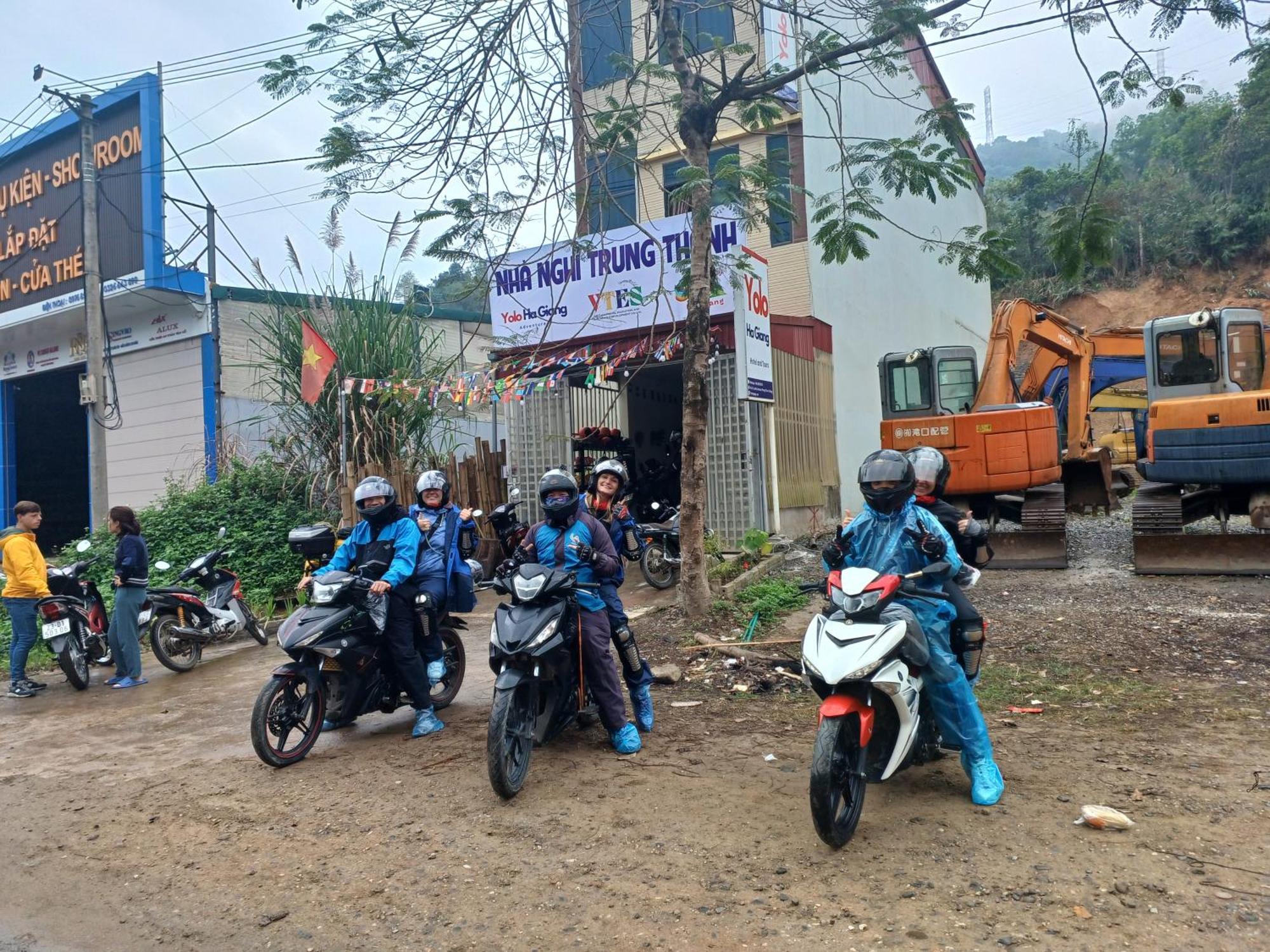Готель Yolo Ha Giang Adventures, Motorbike And Loop Tours Екстер'єр фото